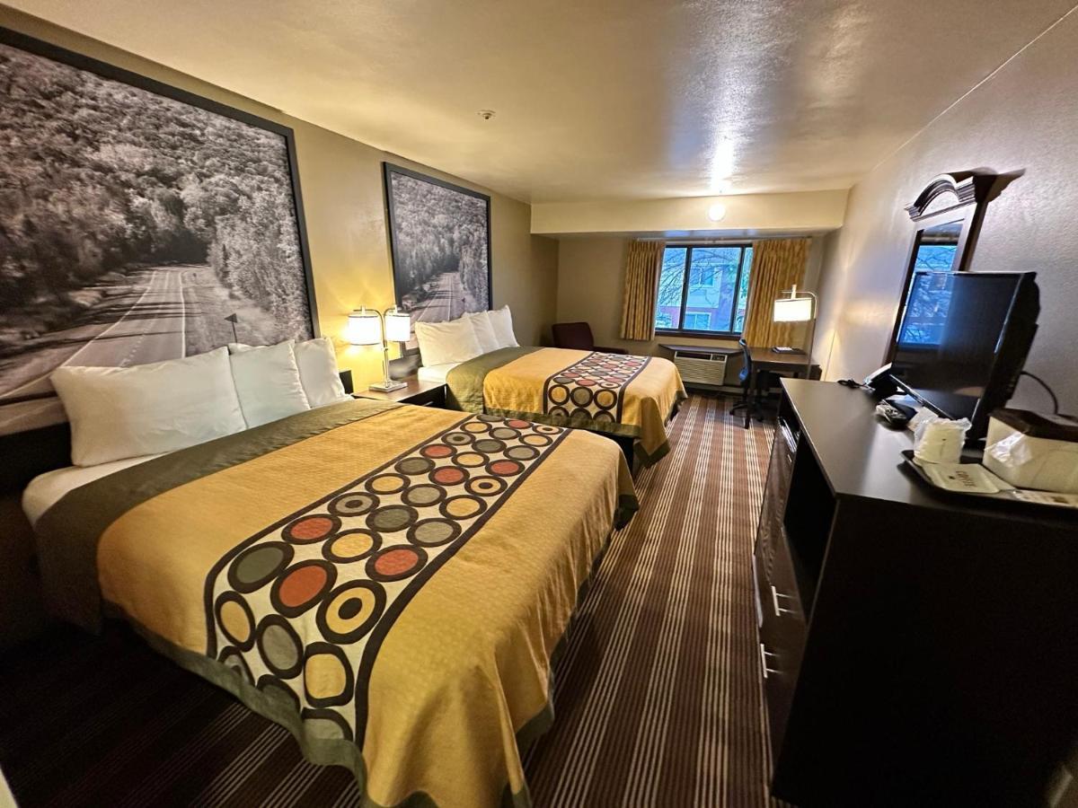 Hotel Super 8 By Wyndham Eau Claire Wi Exterior foto